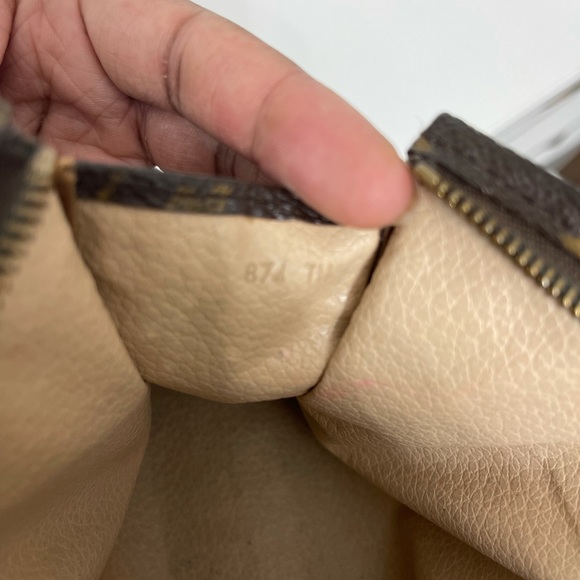 Louis Vuitton Toiletry Pouch - Picture 7 of 10